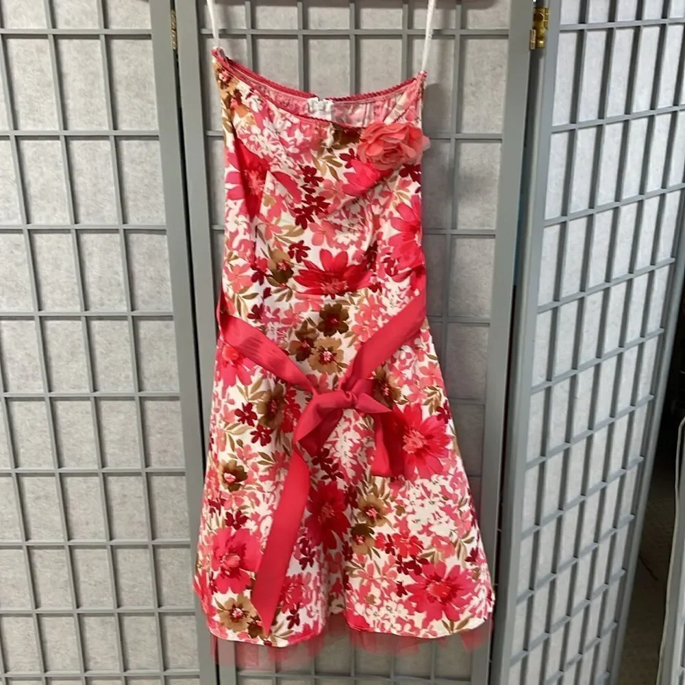 Suzy Shier Floral Dress, Size Extra Small. - Picture 3 of 8